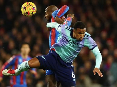 Yabo-利物浦主场大捷，球员赛后激动庆祝胜利，文章直接表示根据商品法律.-Yabo