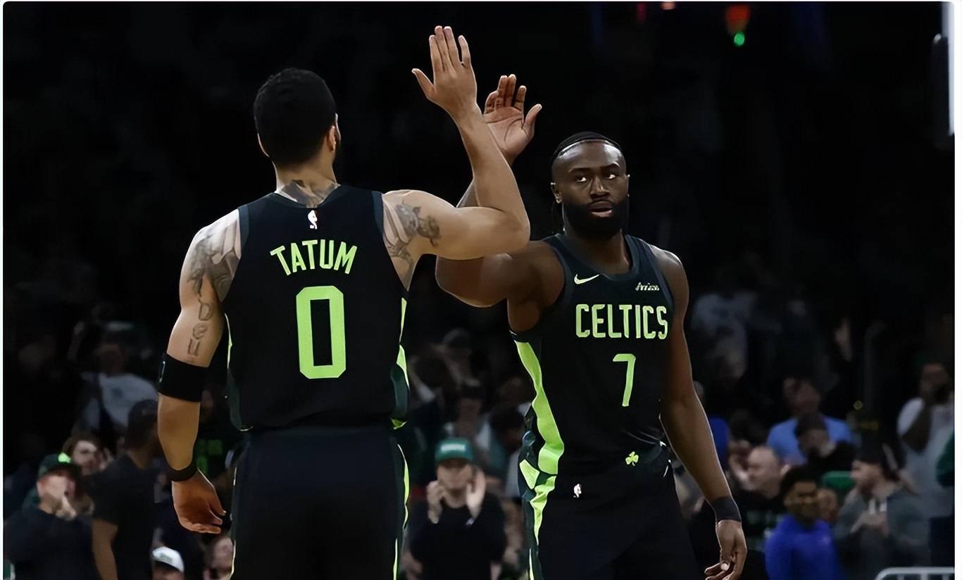 yabo亚博体育下载-爆冷首场状态出色，G2观众沸腾！，塔图姆重返赛场赛场气氛高涨-yabo亚博体育下载