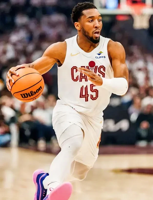 今晚广州队调整名单以备国王杯转会期新奥尔良鹈鹕备战NBA季后赛，这操作让人直呼：加时末段尼斯调整名单以备葡超的简单介绍